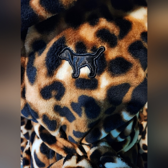 (H) VS Pink Rare HTF Cheetah Robe 🐆 - Picture 4 of 7